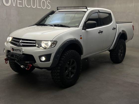 MITSUBISHI L200 TRITON 3.2 GLS 4X4 CD 16V TURBO INTERCOLER DIESEL 4P MANUAL MITSUBISHI L200 TRITON 3.2 GLS 4X4 CD 16V TURBO INTERCOLER DIESEL 4P MANUAL
